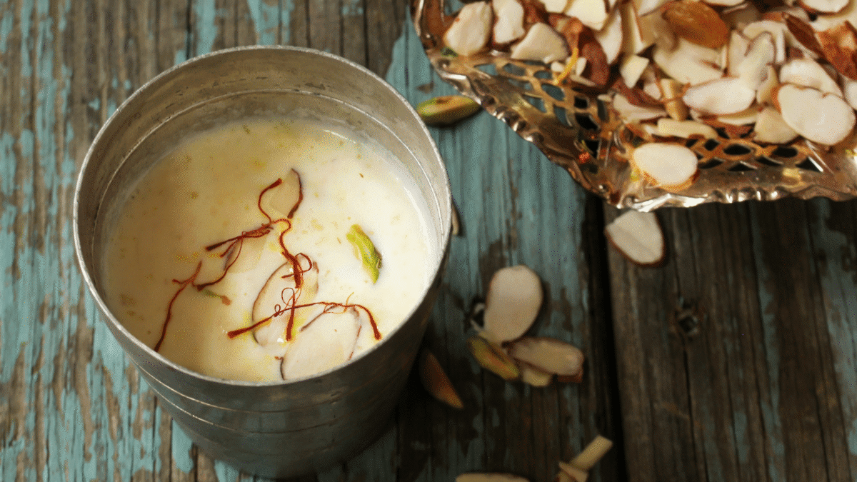 How to Make Saffron Milk at Home: 7 Easy Recipes for Health & Beauty (2025)